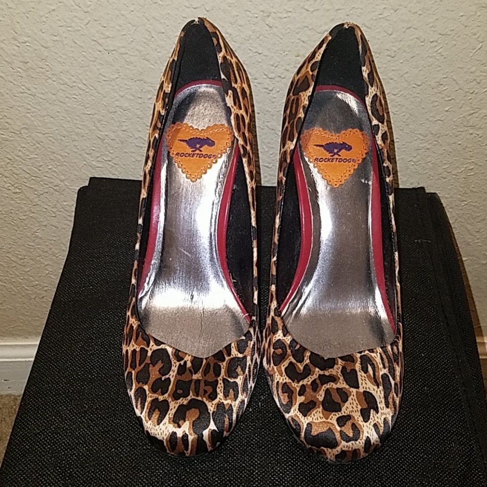 Rocket Dog Leopard Print Pumps Size 8.